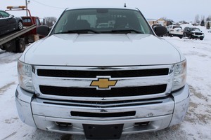 lot 3 image: 2013 Chevrolet Silverado 1500 LT Extended Cab 4x4 - One Owner -