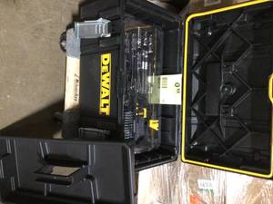 Dewalt Mechanics Tool Set (226-Piece) with TOUGHSYSTEM 22 in. Medium Tool Box tool box cas a damaged corner not tools not used see pictures