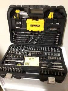 DEWALT 14-inch x 38-inch Drive Polished Chrome Mechanics Socket Set (142-Piece) with (2) Pear Head Ratchets