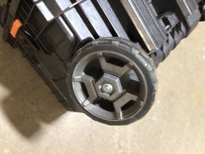 Ridgid 22 in. Pro Gear Cart Tool Box in Black damaged wheel see pictures