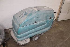 lot 571 image: Tennant 5700 Walk Behind Floor Scrubber