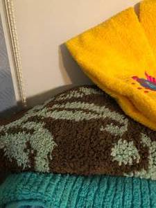 lot 18 image: Lot of Towels, Bath Curtain and Bath Mat