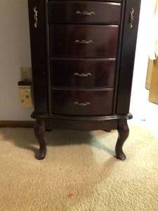 lot 14 image: Cherry Wood Jewelry Case Stand