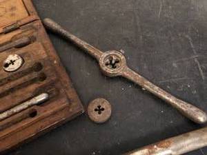 lot 65 image: Vintage Tap and Die Set