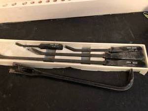 lot 70 image: Pry Bars