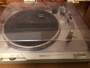 lot 110 image: Technics Record Player and Records