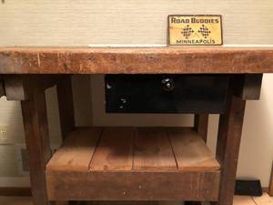 lot 111 image: Work Bench with Vice and Contents of Drawer & Sign