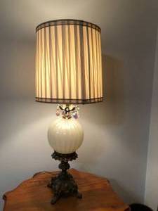 lot 125 image: 3 way Vintage Lamp
