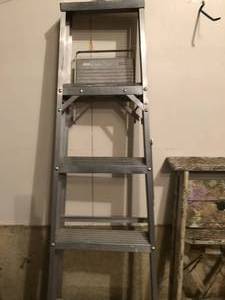 lot 127 image: 2 Ladders