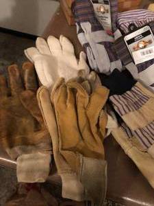 lot 133 image: Box of Work Gloves - Some new