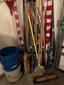 lot 134 image: Contents of Wall and Corner Organizer - Shovels, rakes, brooms, weed wacker 