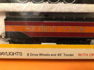 lot 176 image: Bachmann Southern Pacific Engine and Car - Lot 3