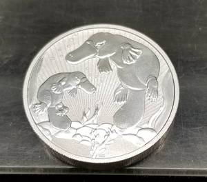 lot 12 image: 2021 AUSTRALIA PLATYPUS & BABY 1 TROY OZ .9999 FINE SILVER