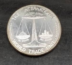 lot 42 image: VINTAGE HIGHLAND LOCOMOTIVE 1 TROY OZ .999 FINE SILVER