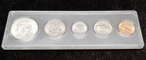 lot 32-A image: 1969 US UNCIRCULATED COIN SET IN PLASTIC