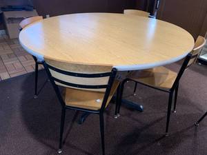 lot 38 image: Roundtable 54 Inch with Four Chairs