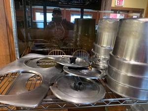 lot 49 image: Six Round Two Gallon Pots with Three Lids & 2 Inserts