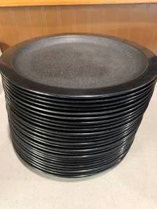 lot 72 image: Lot of 50 Plastic Plates 9 Inch