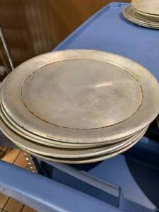 lot 98 image: Lot of 10 Pizza Pans 10-11