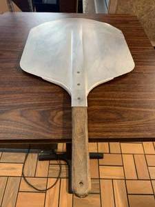 lot 116 image: Pizza Paddle