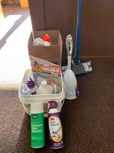 lot 123 image: Miscellaneous Cleaning Supply Lot
