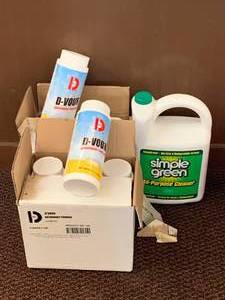 lot 124 image: Miscellaneous Cleaning Supplies