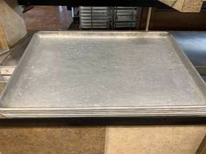 lot 212 image: 5 Ea Aluminum Pans 18X 26
