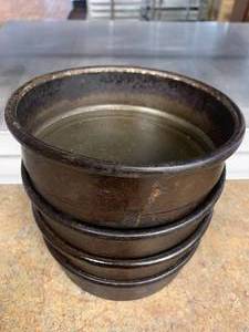 lot 224 image: Lot of 4 Small Metal Pizza Pans 6