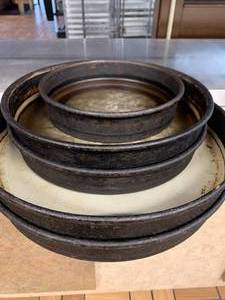 lot 265 image: Lot of 5 Misc. Metal Pizza Pans
