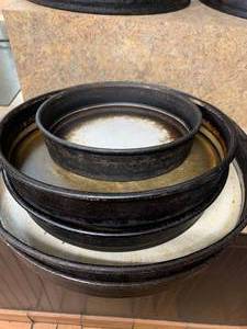 lot 266 image: Lot of 5 Misc. Metal Pizza Pans