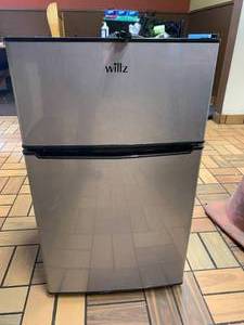 lot 275 image: Willz Mini Refrigerator & Freezer