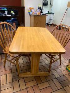 lot 277 image: Table with 2 Chairs 48 x 30 x 30 tall