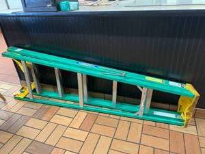 lot 278 image: Warner 6 Foot Fiberglass Ladder