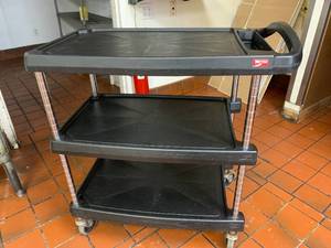 lot 291 image: Metro Rolling Cart 18x 31 x 34 tall