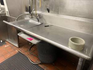 lot 296 image: Dishwasher Sink 30 x 71