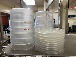 lot 302 image: Lot of 10 Containers with Lids 2 Qt