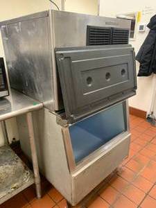 lot 369 image: Hoshizaki Model KML-351MAH Ice Machine