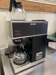 lot 378 image: Bunn Coffee Maker with 3 Pots