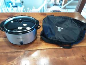 lot 2 image: Hamilton Beach Crock Pot With Carrying Case