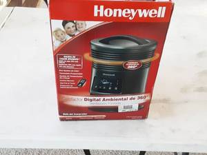 lot 8 image: Honeywell Digital Surround Heater