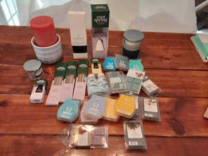 lot 13 image: Home Fragrance Oils, Candles, Melts, Etc.
