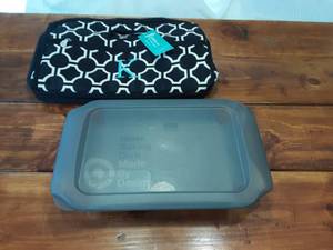 lot 15 image: Brand New Glass Baking Dish With Carrying Case