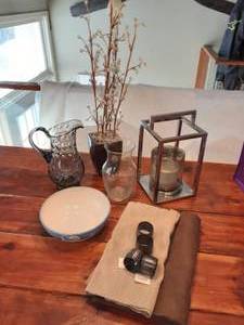 lot 18 image: Assorted KitchenHome Decor Items