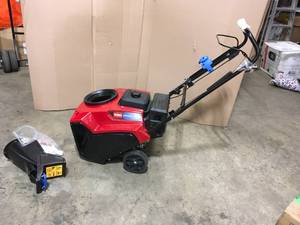 Toro Power Clear 821 QZE 21 in. 252 cc Single-Stage Self Propelled Gas Snow Blower with Electric Start customer return see pictures
