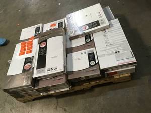 Pallet with assorted Vynil Flooring Customer Returns see pictures