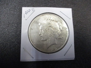 lot 8 image: 1922-D (Denver Mint) Peace Silver Dollar - 90% Silver