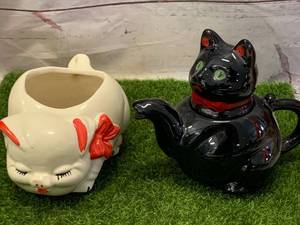 lot 25 image: Lot of Two Vintage Ceramic Cats (black one if from 1951)