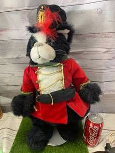 lot 82 image: Matis Original Leaderboard Cat