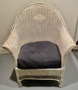 lot 36 image: Vintage White Wicker Chair