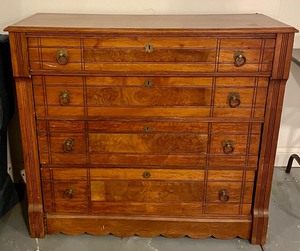 lot 100 image: Delightful Vintage Dresser